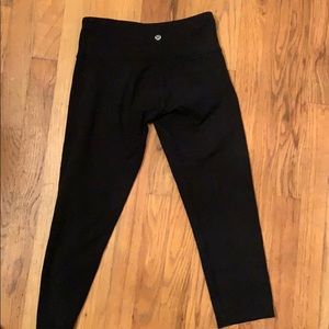 Lululemon black cropped leggings